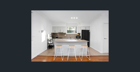 Spacious Townhouse! - Photo 3