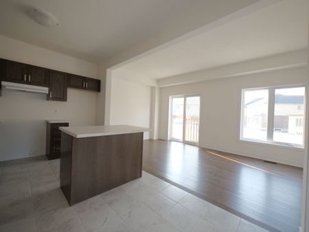 For Lease - 4 Shipley Avenue, Collingwood, Ontario - Photo 3