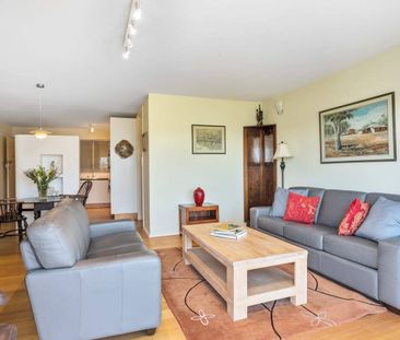 Sunset Views Wembley Apartment - Photo 4