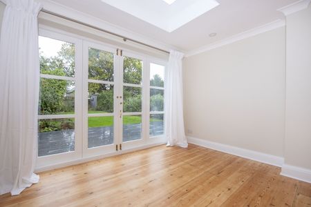 4 bedroom semi-detached house to rent - Photo 3