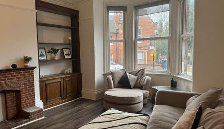 5 bedroom end of terrace house to rent - Photo 2