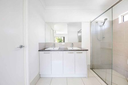 Spacious Family Living Near Beach & School - Photo 5
