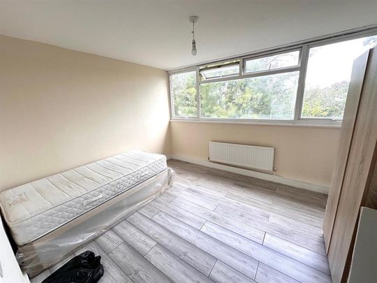 4 bedroom terraced house to rent - Photo 1