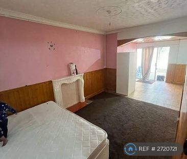 1 bedroom in a flat share to rent - Photo 3
