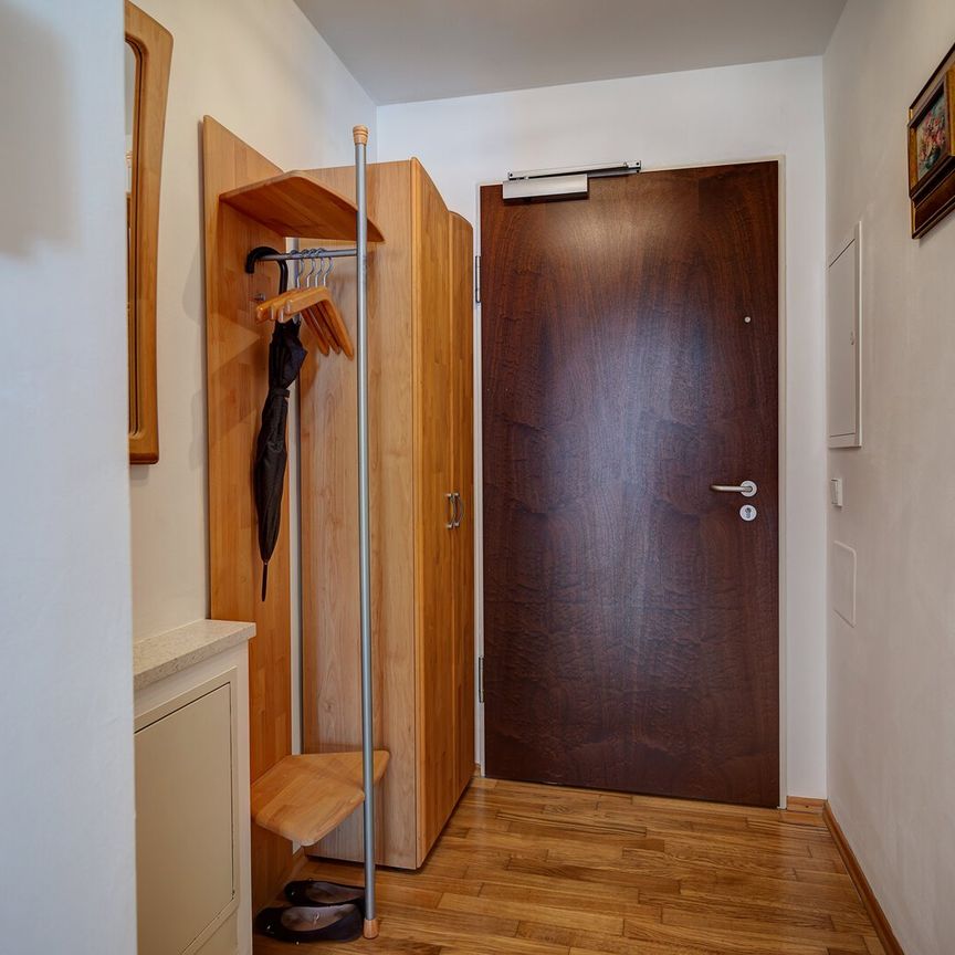 Spacious 1.5-room apartment in Glockenbachviertel - Photo 1