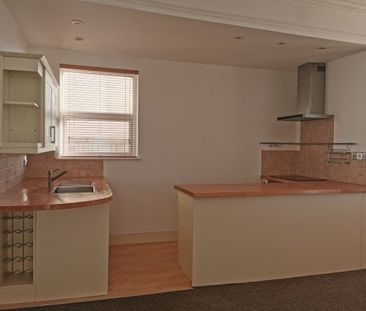 Sandgate Esplanade, Sandgate, Property for rent - Photo 2