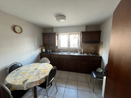 Goed onderhouden 3 slpk woning met ruime garage - Photo 2