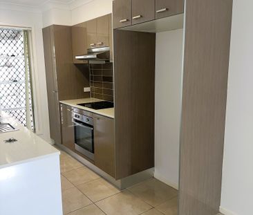 Spacious three bedroom townhouse - Photo 5
