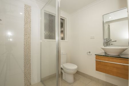 2/15 Hopkins Street, Currajong - Photo 2