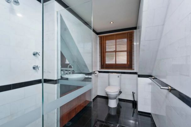 Chic Furnished Apartment in Gorgeous Linley Point - Photo 1