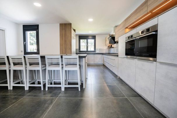 Luxury Villa for rent in Marbella, Andalusia - Photo 1