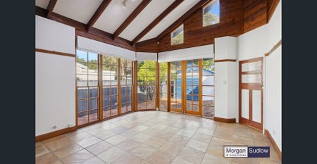 Beautiful Character Home - Fantastic Location! - Photo 5