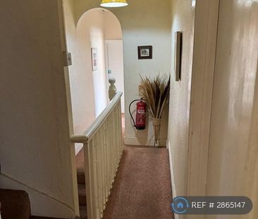 1 bedroom in a house share to rent - Photo 2