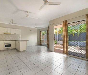 Ground level 2-bedroom unit with private courtyard - Photo 3