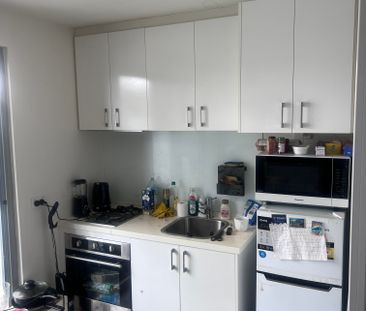 Caulfield East - Photo 2