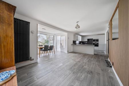 3 bedroom detached bungalow to rent - Photo 2