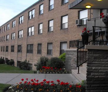 Quiet Renovated Building close to TTC, Bloor West Village - Photo 1