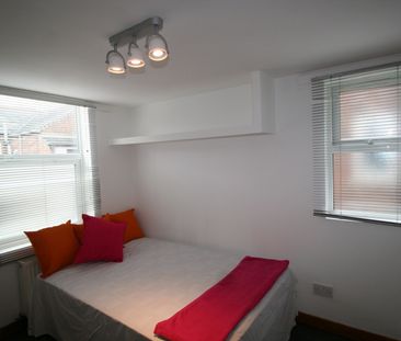 4 Bed Semi-Detached House, Stretford Road, M15 - Photo 4