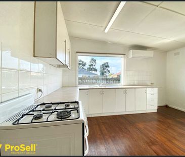 3-bedroom unit in a convenient location - Photo 3