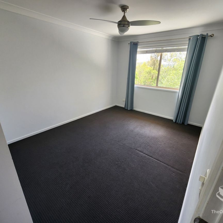 Highland Park Unit - DUCTED AIRCONDITIONING In a very sought after complex Available Now! - Photo 1