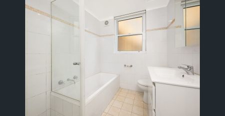 Ground Floor Sanctuary in Ideal Location - Photo 3