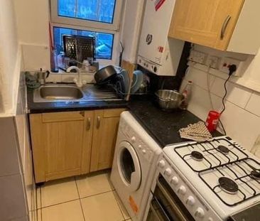 Room in a Shared Flat, Chicksand House, E1 - Photo 3