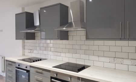 5 Bedroom all Ensuite - Photo 3