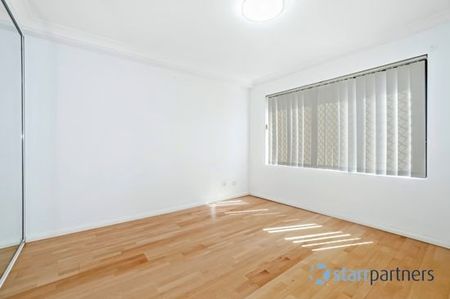 Well-presented ground-floor apartment with 2 car spaces - Photo 2