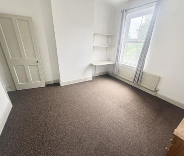 4 bedroom end of terrace house to rent - Photo 4