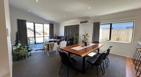 Contemporary Established Home in Hanley's - Photo 2