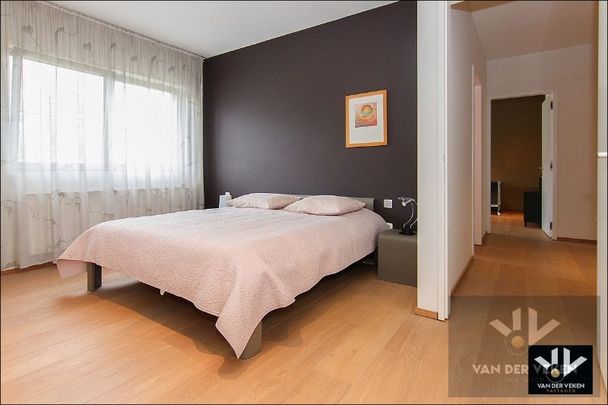 HOOGWAARDIG AFGEWERKT GELIJKVLOERS VILLA-APPARTEMENT - Photo 1