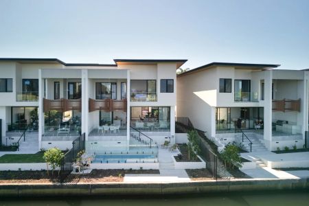 Luxury Waterside Villa In Saffron, with a beautiful sparkling pool - Photo 4