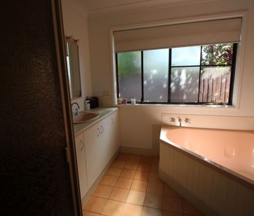 SPACIOUS FAMILY LIVING IN ALSTONVILLE - Photo 6