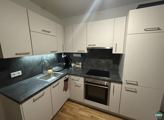 Perfekt für Paare oder Singles: Attraktive 2-Zimmer-Wohnung mit Balkon nahe U1 - Photo 1