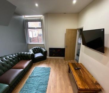 4 bedroom private hall to rent - Photo 1