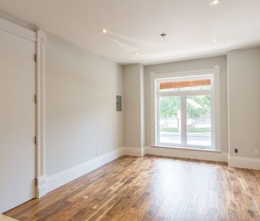 For Lease - 936 Dundas Street Unit# Main, Toronto, Ontario - Photo 3