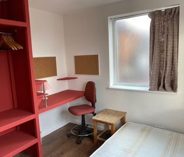 9 Bed Terraced House, Balmoral Road, M14 - Photo 1