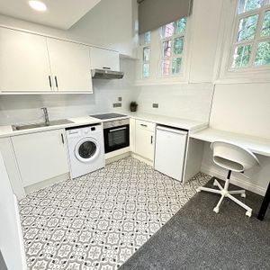 Flat 6, 221 Woodhouse Street, LS6 2UZ, Leeds - Photo 2