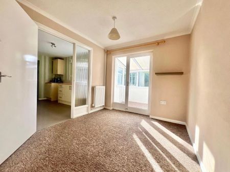 3 bedroom semi-detached house to rent - Photo 3