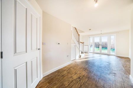 Ilex Drive,Fiddington Fields, Tewkesbury, Gloucestershire - Photo 2