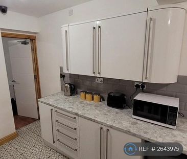 1 bedroom in a house share to rent - Photo 6