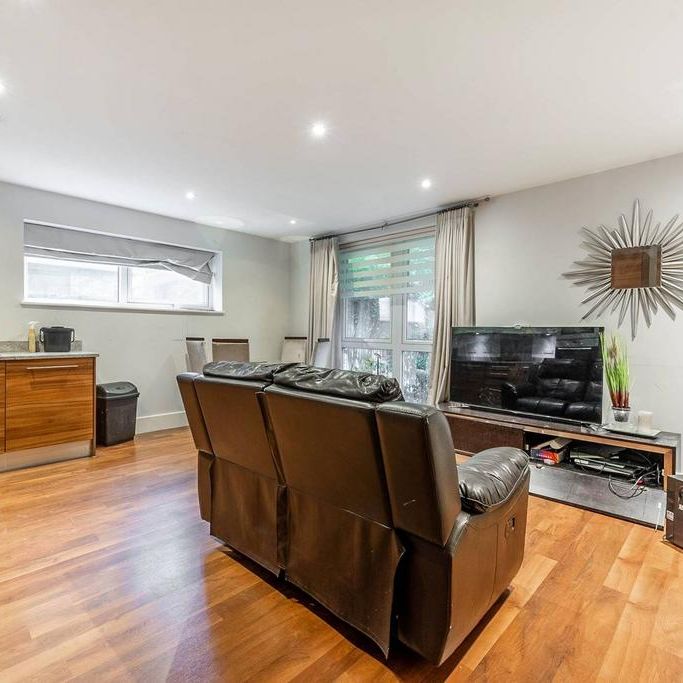 3 bedroom flat to rent - Photo 1