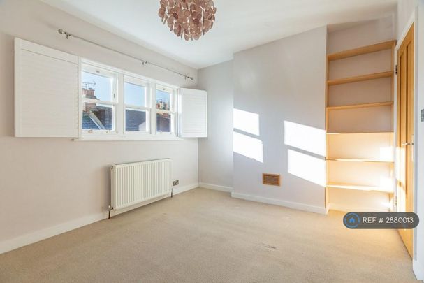 3 bedroom end of terrace house to rent - Photo 1