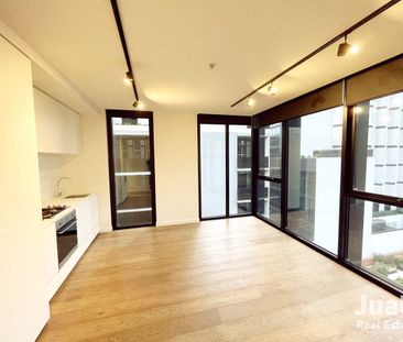 Modern Light-Filled 2 Bedroom Apartment at Spencer - Photo 4