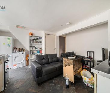 5 bedroom end of terrace house to rent - Photo 2