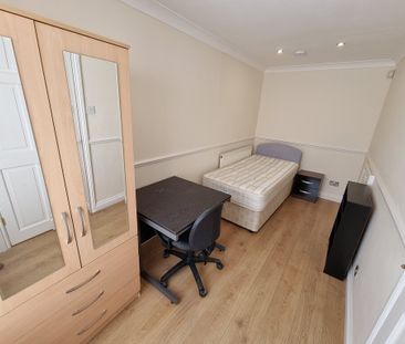 6 Bed Student Accommodation - Photo 6