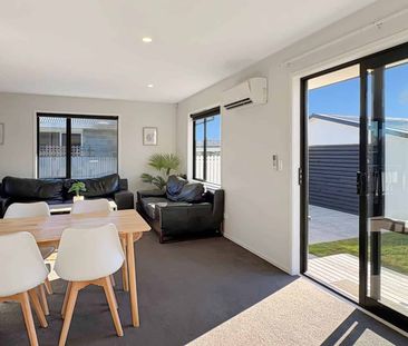 NEW BRIGHTON - FOUR BEDROOMS, TWO BATHROOMS, DOUBLE GARAGE, SOLAR PANELS - Photo 1