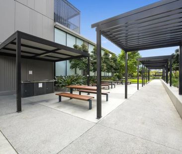 Private Rooftop Terrace with BBQ | Luxury Apartment With Facilities - Photo 4