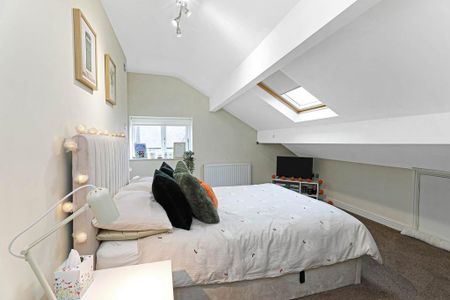 4 bedroom end of terrace house to rent - Photo 5