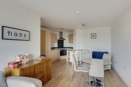 1 bedroom flat to rent - Photo 2